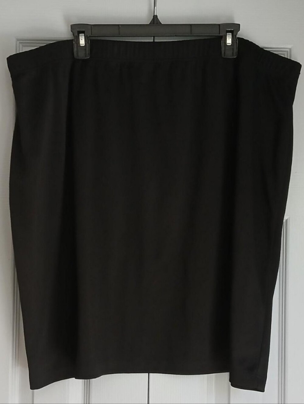 Avenue Women's Size 26/28 Skirt Jet Black